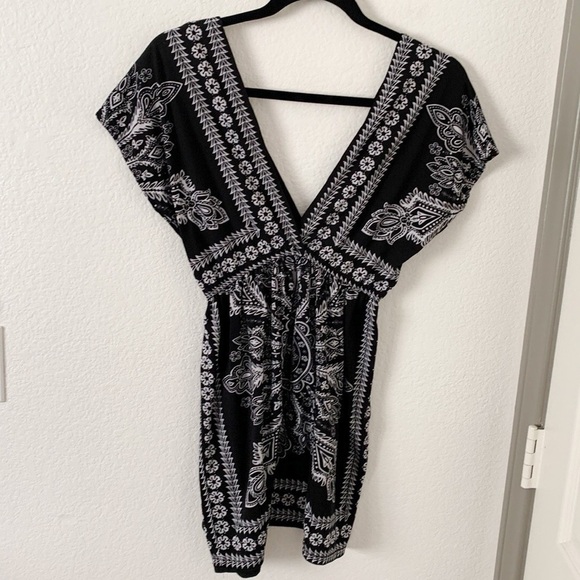 Ultra Flirt Bandana print Plunging Neckline Top - Picture 3 of 12